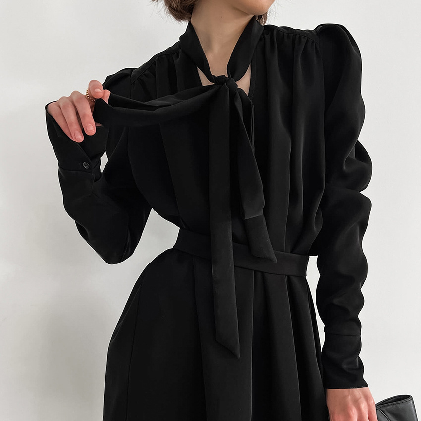 French Elegant Lace-up Waist Black Dress Hepburn Style V-neck Puff Sleeve Dress - Image 3