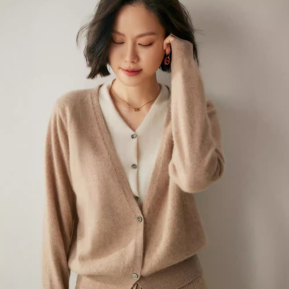 Women's Fake Two-piece V-neck Sweater - Image 2